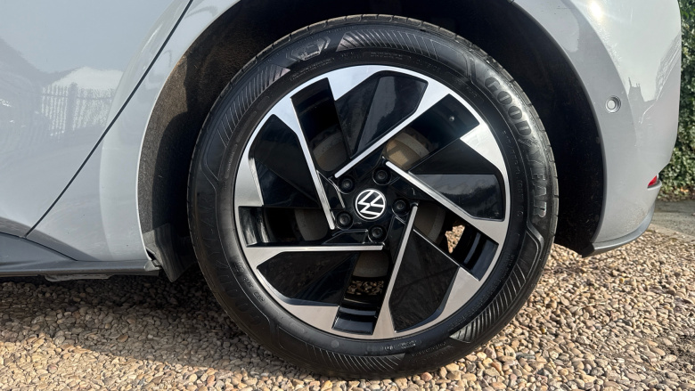 Volkswagen ID.3 150kW Family Pro Performance 58kWh 5dr Auto Electric Hatchback